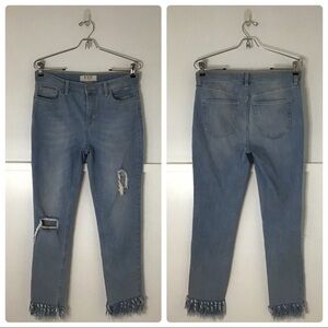 We the Free Light Wash High Rise Distressed Knees and Frayed Hem Skinny …
